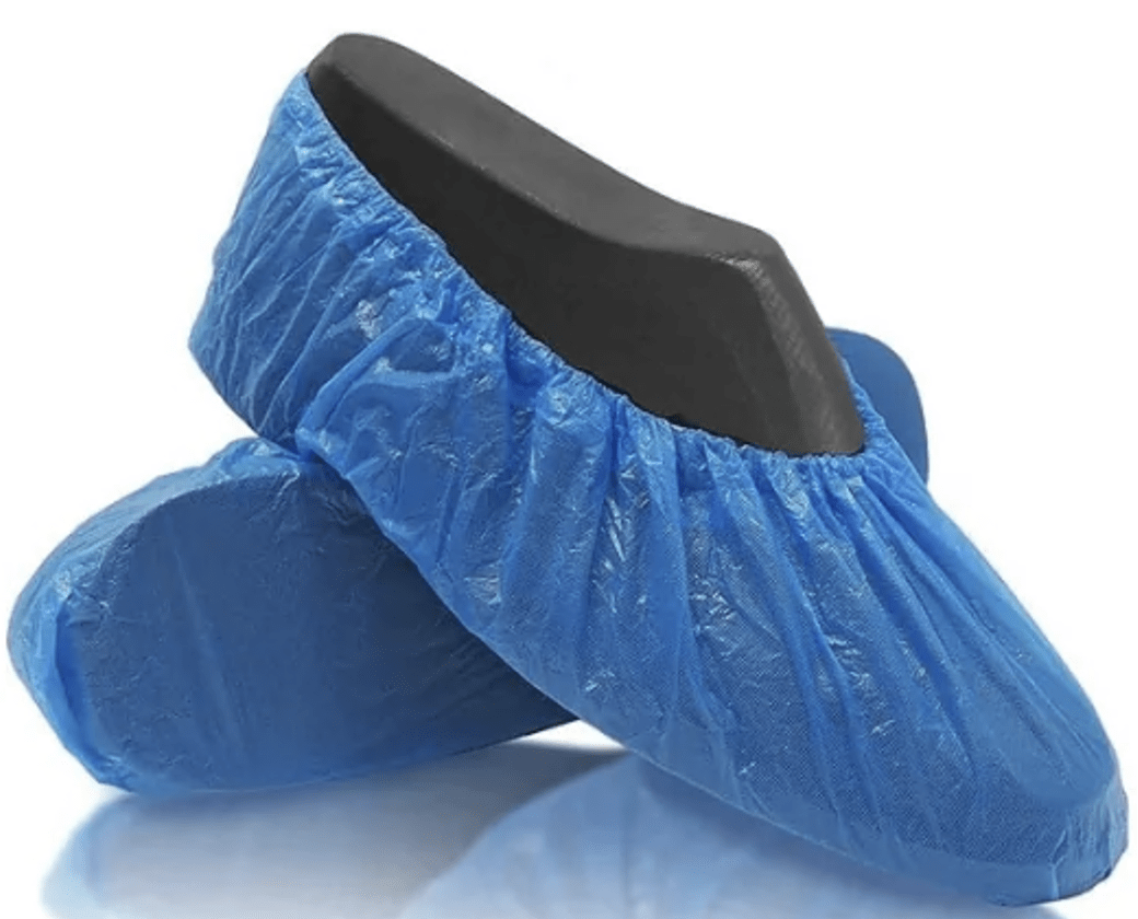 Pak van 100 blauwe CPE overschoenen, klaar voor gebruik in een schone omgeving