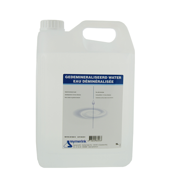 Grote witte jerrycan met blauw etiket van Reymerink Gedemineraliseerd Water 5 liter