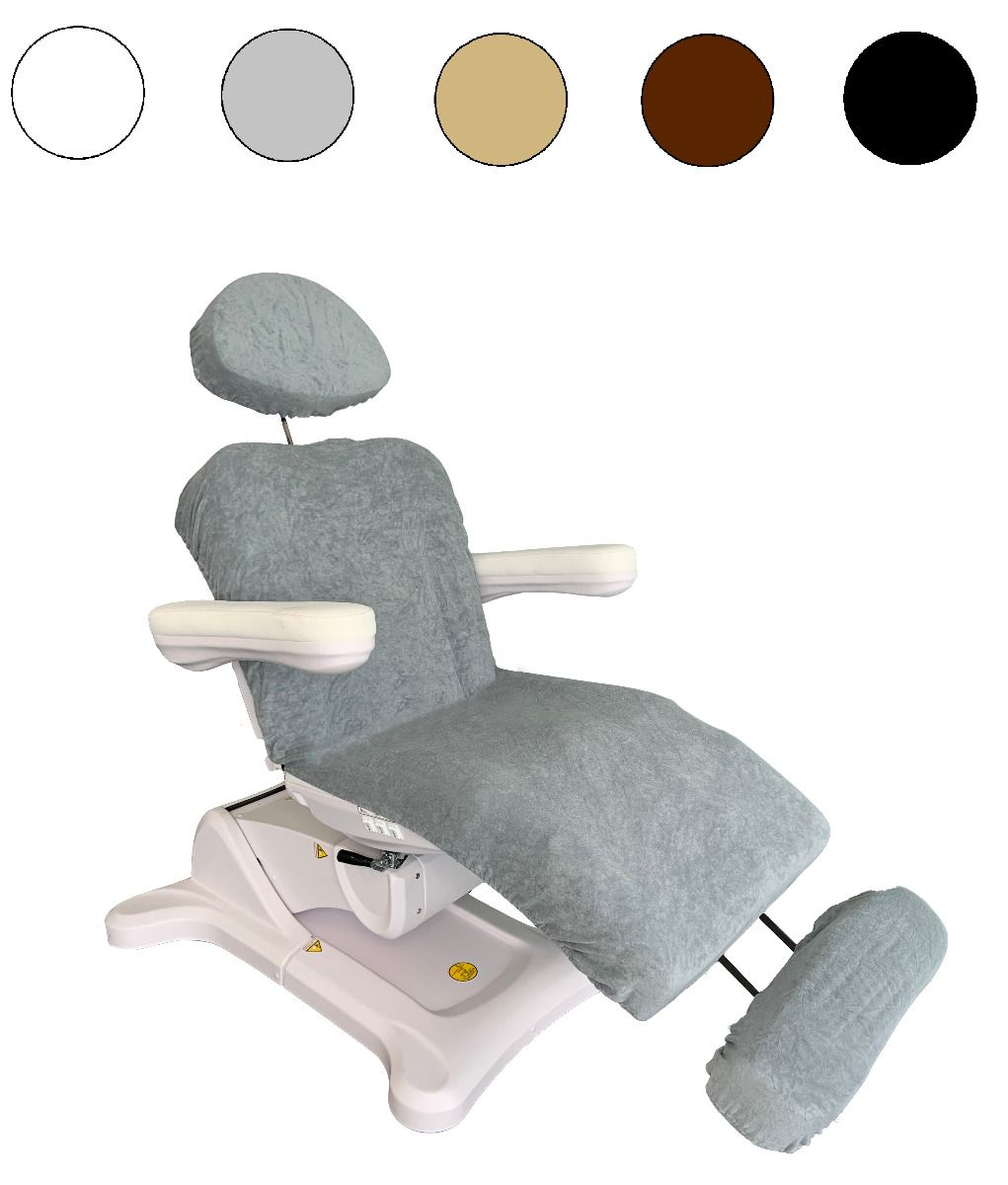 Complete set stoelhoezen voor behandelstoel, bestaande uit hoezen voor het lig-, hoofd- en beengedeelte, in neutrale kleur.