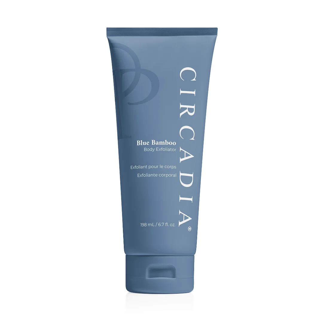 Tube van Circadia Blue Bamboo Body Exfoliator 198 ml met een blauwe dop en witte verpakking.