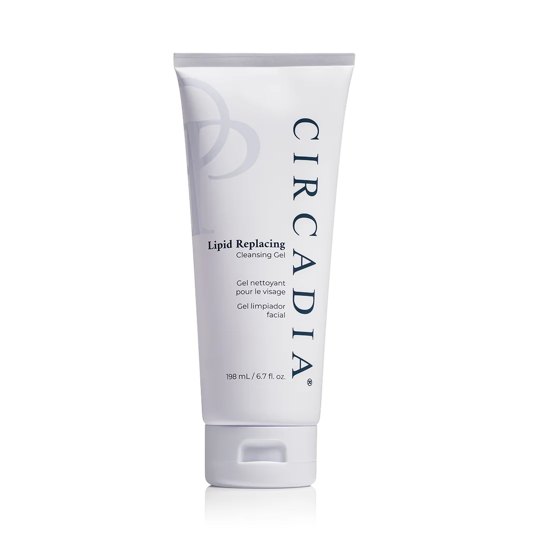 Fles Circadia Lipid Replacing Cleansing Gel 198 ml met witte pomp in een witte, strakke verpakking.