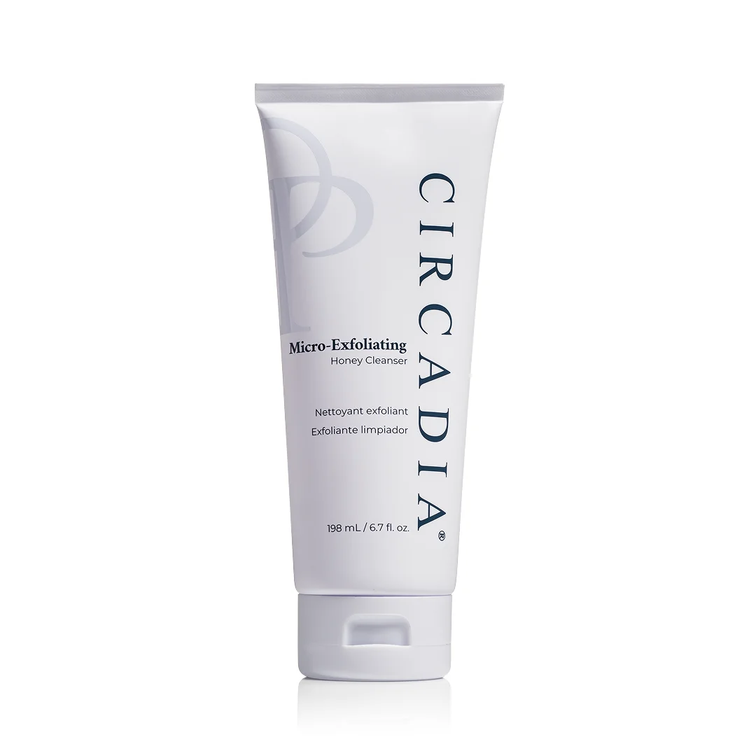Witte tube Circadia Micro-Exfoliating Honey Cleanser 198 ml met grijze en gele accenten.