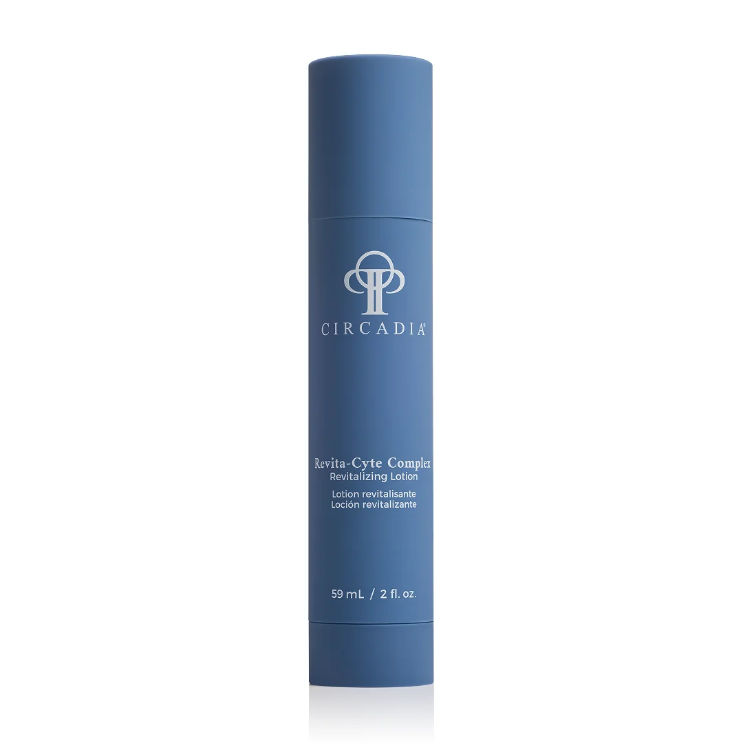 Witte pompflacon van Circadia Revita-Cyte Complex in de productverpakking.