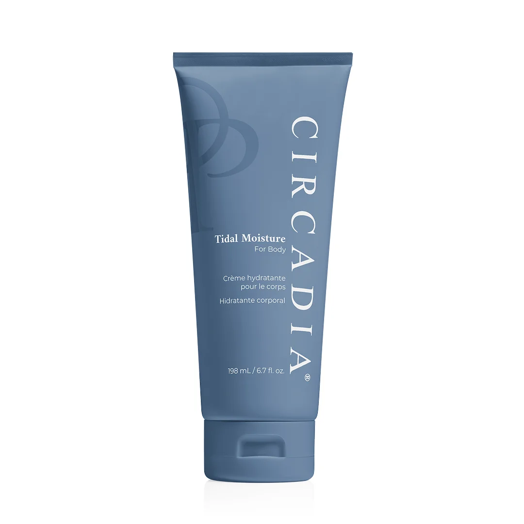 Witte fles met pomp van Circadia Tidal Moisture for Body 198 ml, een hydraterende bodylotion.