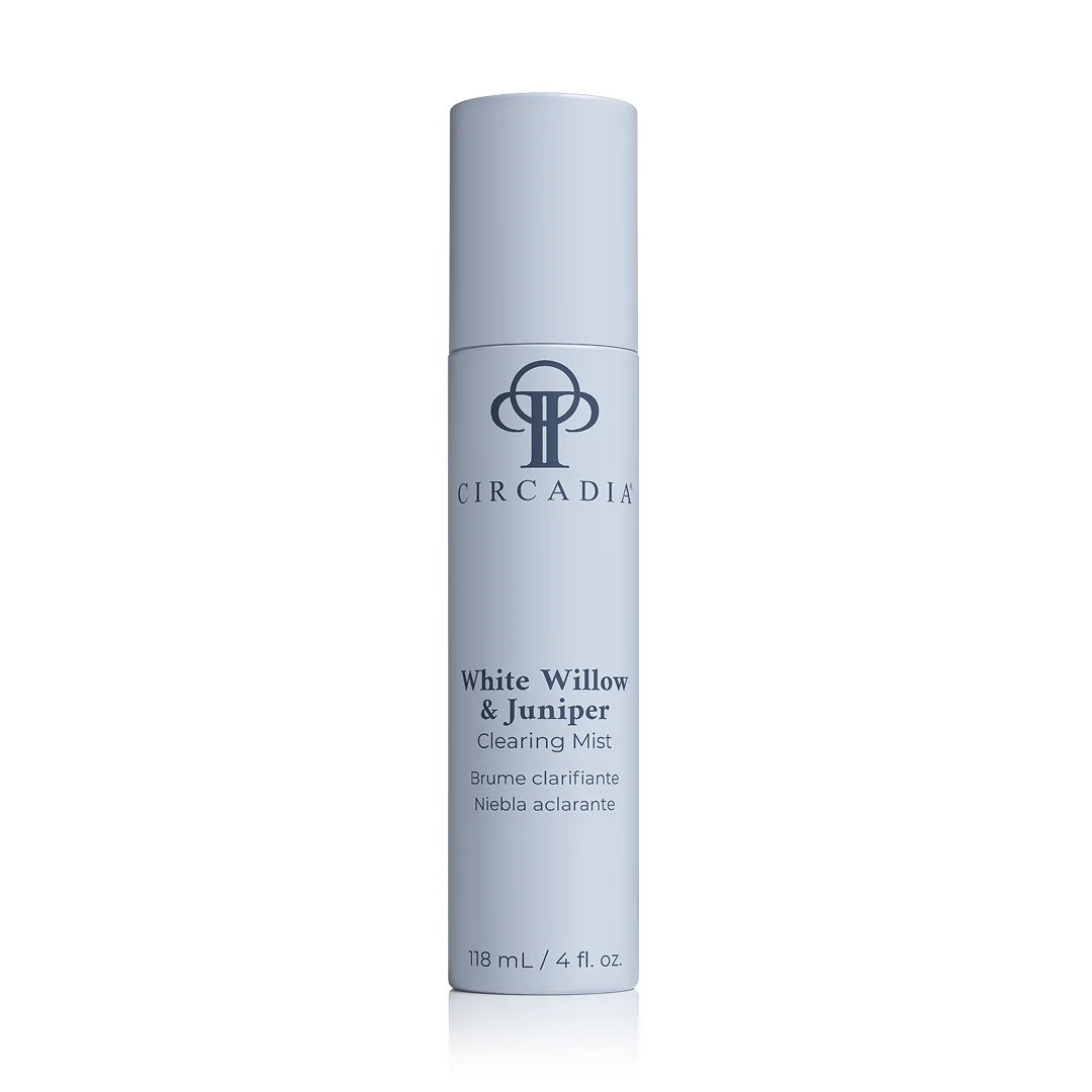 Circadia White Willow & Juniper Clearing Mist 118 ml in een witte fles met spraydop en blauwe accenten.